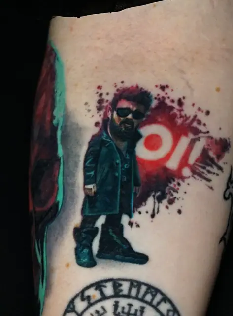 colour realism billy butcher character tattoo with 'oi!' on leg